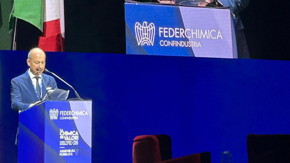 Produzione chimica cala per il quarto anno, -1,5% nel 2025