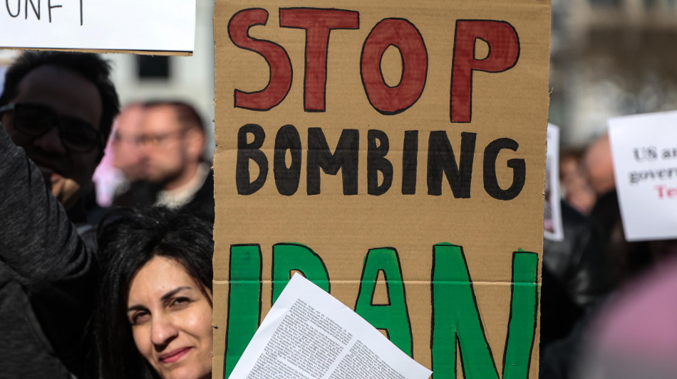 Manifestazione a Londra, 'Stop alla guerra in Iran'