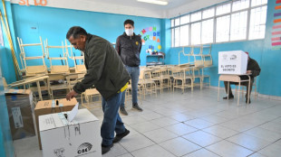 Ecuador vota autoridades locales y un referendo sobre la extradici&oacute;n