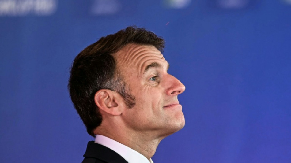 Macron va s'&eacute;loigner de la politique, sans injurier l'avenir