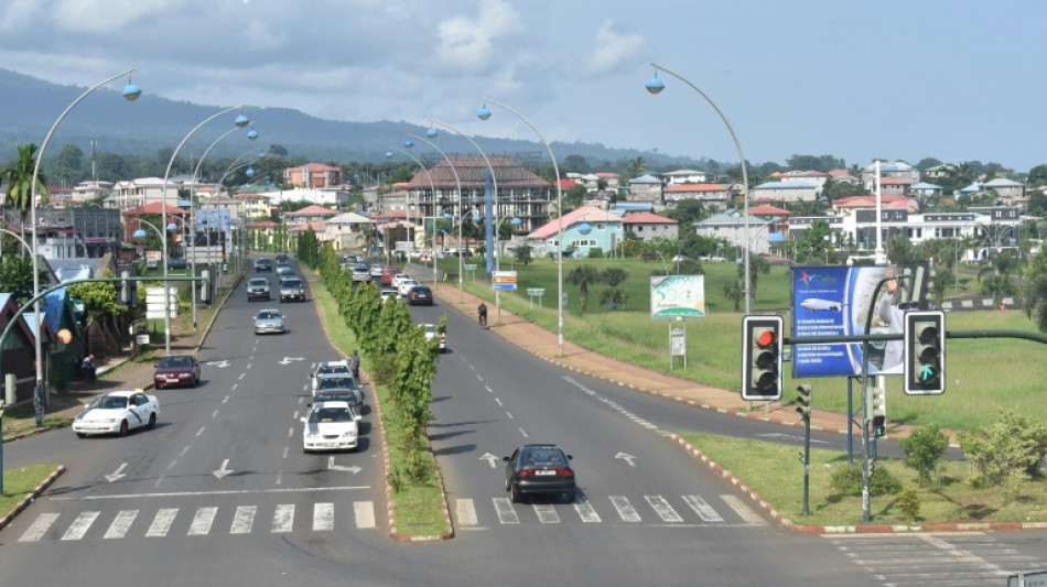 Los expulsados de EEUU a Guinea Ecuatorial enfrentan adem&aacute;s la violencia policial