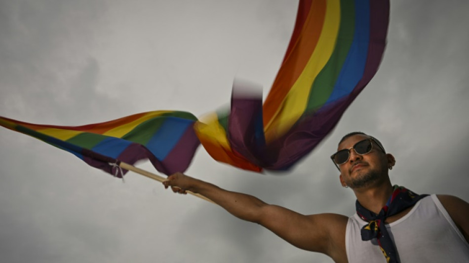Regenbogenflagge am Bundestag: Heftige Kritik an Merz' "Zirkuszelt"-Äußerung