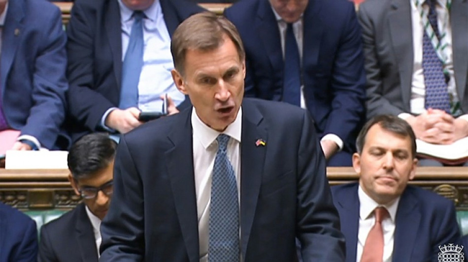 Londres d&eacute;voile un budget de rigueur malgr&eacute; la r&eacute;cession d&eacute;j&agrave; en cours