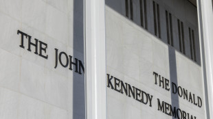 Trump mette il suo nome ovunque, da edifici a monete, navi e aerei