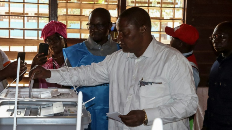 Pr&eacute;sidentielle en Centrafrique: Touad&eacute;ra r&eacute;&eacute;lu avec 77,90% des voix