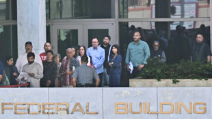 Governo dos EUA paralisa parcialmente seus serviços e Casa Branca ameaça com demissões