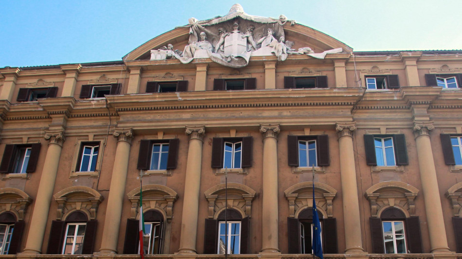 Lo spread tra Btp e Bund tedeschi chiude in calo a 97,8 punti