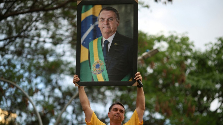 Fl&aacute;vio Bolsonaro: de quase presidente &agrave; fuga pela porta dos fundos