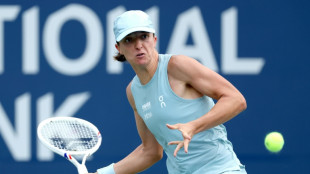 Swiatek dominates Shnaider to set up Toronto semi with Svitolina