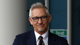 La BBC r&eacute;int&egrave;gre son pr&eacute;sentateur star Gary Lineker apr&egrave;s le toll&eacute; provoqu&eacute; par sa suspension