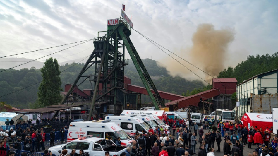Explosion dans une mine en Turquie: 28 morts, une quinzaine de personnes pi&eacute;g&eacute;es