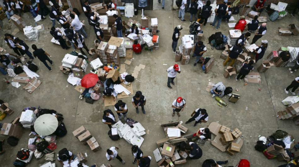 Fujimori leads chaotic Peru vote, election officials face charges