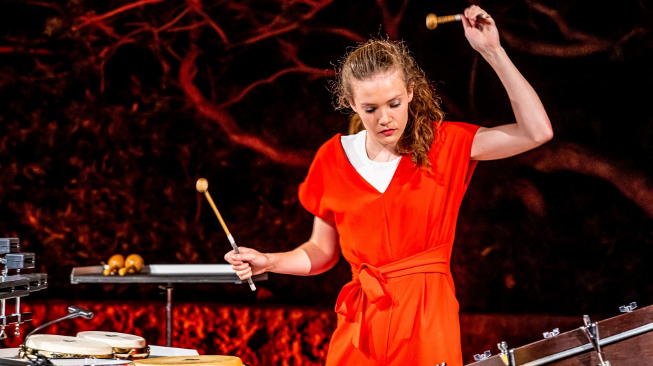 Stella delle percussioni Ad&eacute;la&iuml;de Ferri&egrave;re debutta a Roma