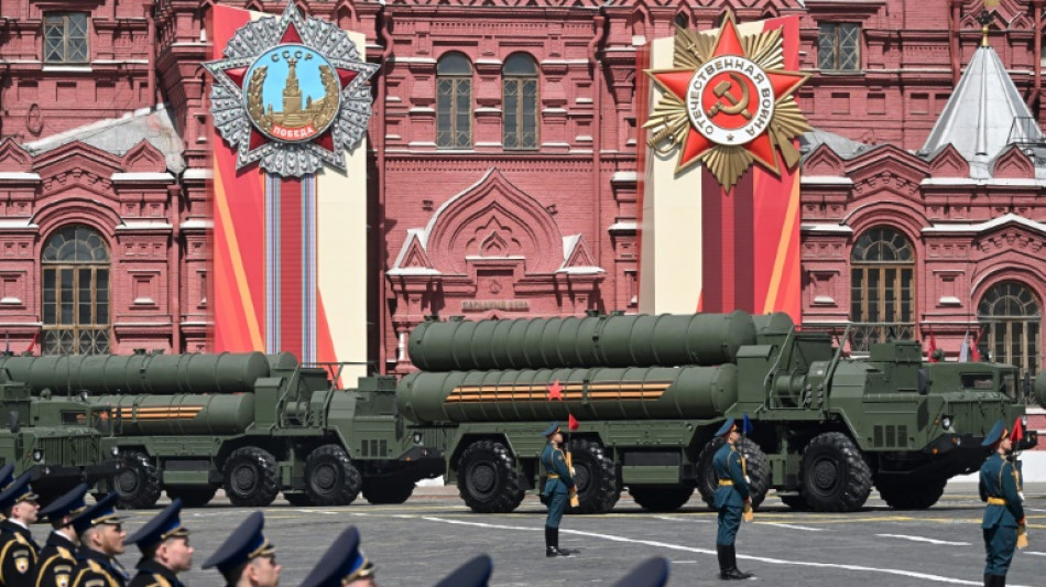 Putin rühmt bei Militärparade "Mut" russischer Soldaten - EU-Treffen in der Ukraine