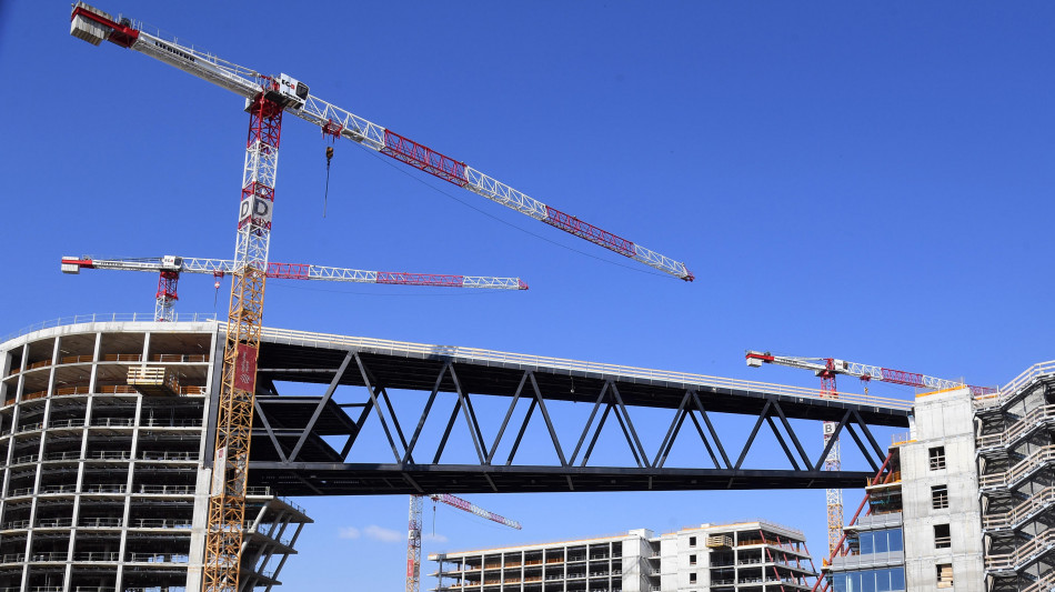L'indice Pmi dei servizi sale oltre le stime in agosto in Italia