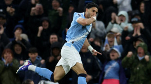Man City ease past Palace to keep pressure on Arsenal