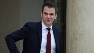 Covid-19: la France lève des restrictions malgré une situation encore "fragile"