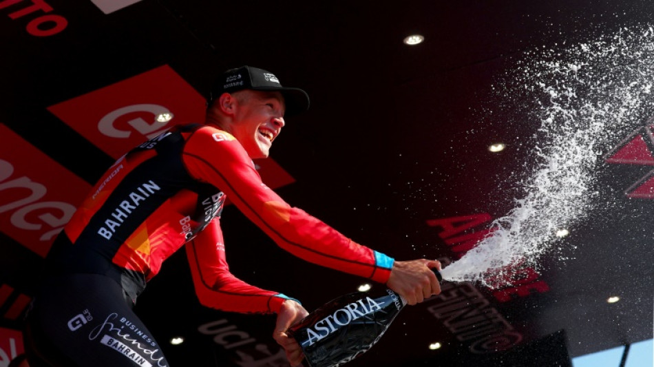 Jonathan Milan gana la segunda etapa del Giro, Evenepoel sigue l&iacute;der