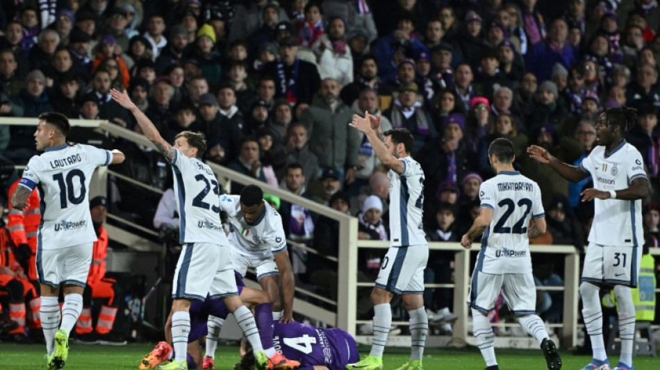 Jogo entre Fiorentina e Inter &eacute; suspenso ap&oacute;s meia Edoardo Bove sofrer mal s&uacute;bito