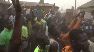 Homens armados sequestram mais de 200 alunos de escola no noroeste da Nig&eacute;ria