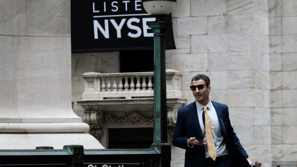 Wall Street ouvre en hausse, rassur&eacute;e par la d&eacute;c&eacute;l&eacute;ration de l'inflation