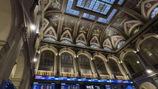 Borsa: l'Europa debole con dati su manifattura e inflazione