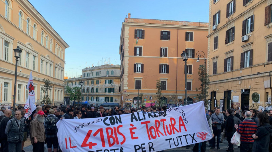 Meloni, vicina ad agente ferito, non arretriamo davanti a chi semina violenza
