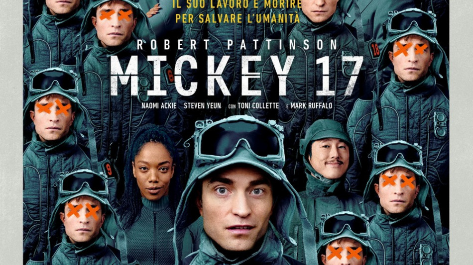 Pattinson &egrave; 'Mickey 17', un uomo cavia del futuro