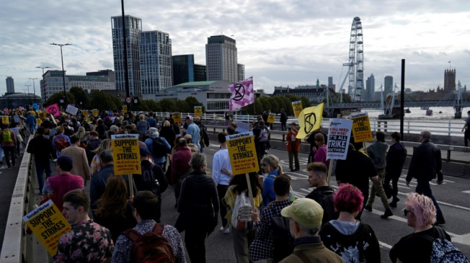 Massiver Streik legt Zugverkehr in Gro&szlig;britannien lahm