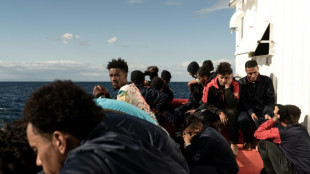 Italie: des centaines de migrants bloqu&eacute;s en mer, tensions entre Paris et Rome