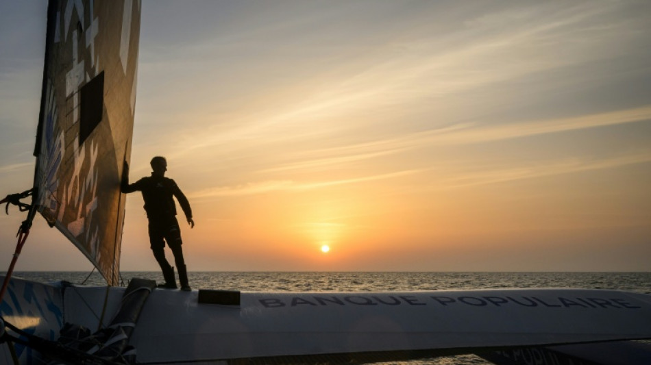 Route du Rhum: une nuit sur l'Ultim de Le Cl&eacute;ac'h en "r&eacute;p&eacute;tition"