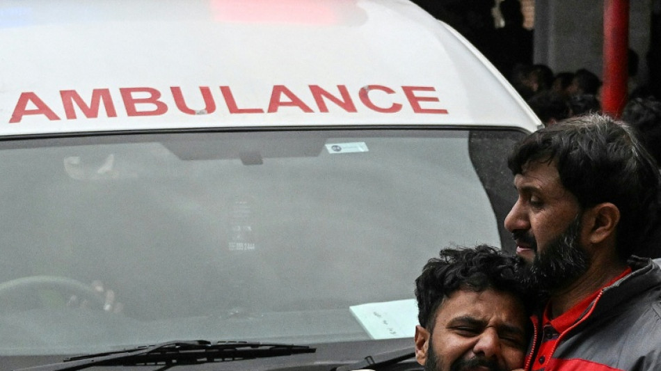 Au Pakistan, journ&eacute;e de fun&eacute;railles pour les victimes d'un attentat meurtrier contre une mosqu&eacute;e