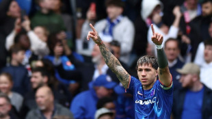 Chelsea vence o campeão Liverpool (3-1) e segue na zona da Champions