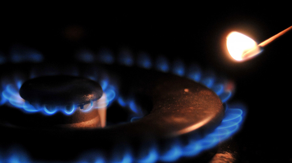 ++ Arera, ad aprile la bolletta del gas scende dell'8,1% ++