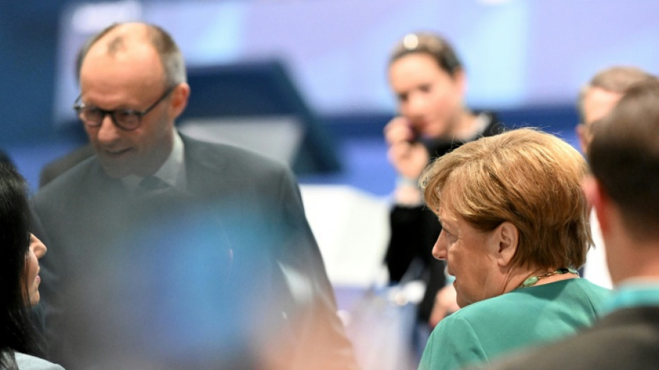 Ex-Kanzlerin Merkel mit gro&szlig;em Applaus bei CDU-Parteitag empfangen