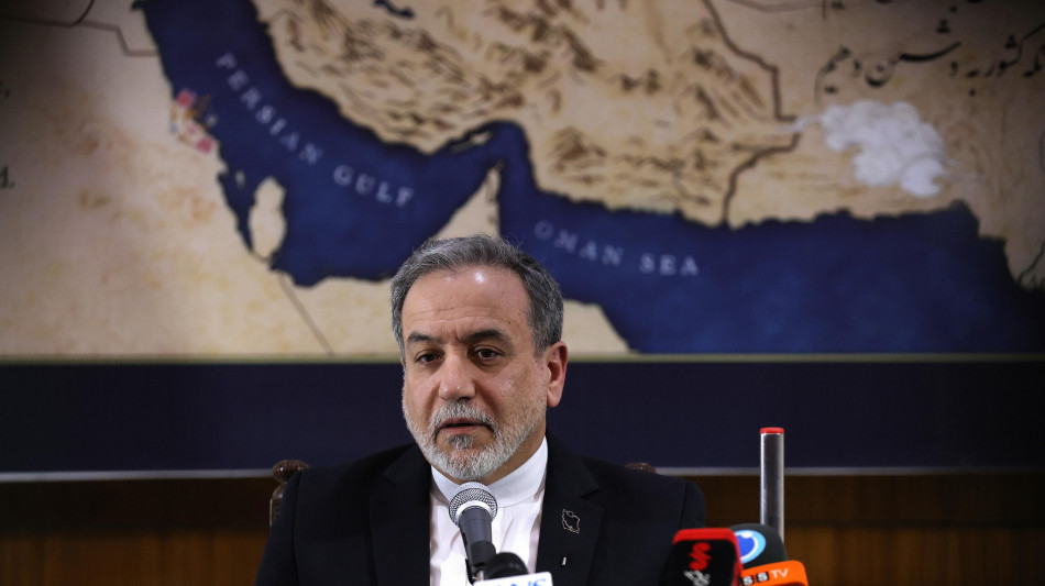 Teheran, 'rischio costante per le forze straniere nei pressi di Hormuz'