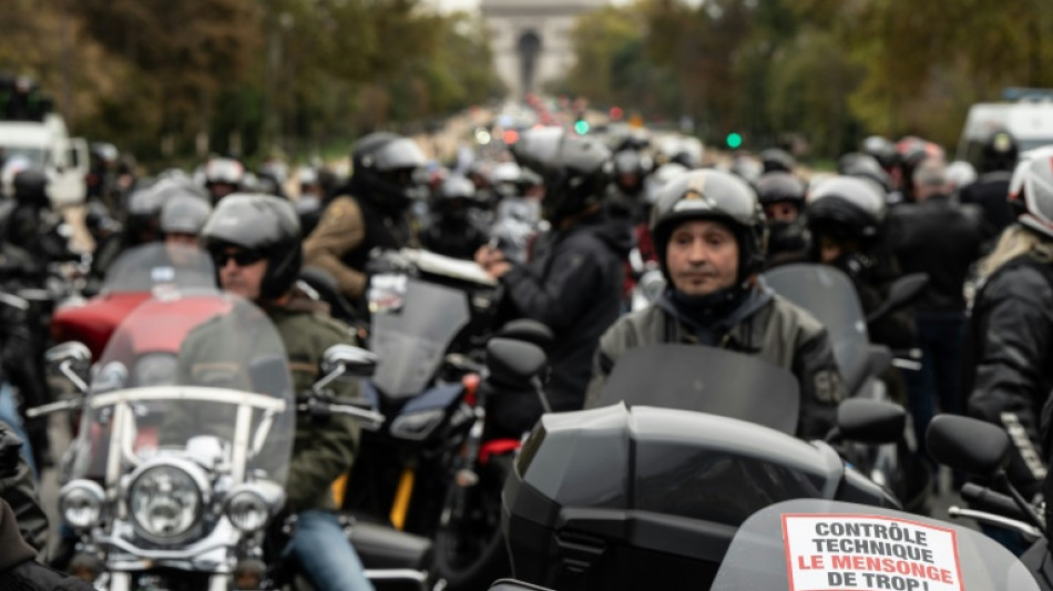 Contr&ocirc;le technique des deux-roues: premi&egrave;re r&eacute;union, motards dans les rues