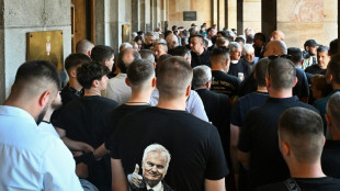 Ministros e militares prestam homenagem a criminoso de guerra Ratko Mladic em Belgrado