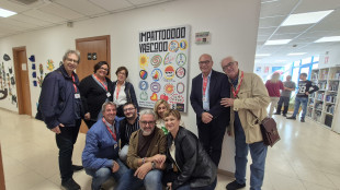 Tela autografata da Vasco e don Ciotti all'accademia del cinema dei ragazzi di Bari