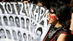 El reclamo de justicia marca el aniversario de la desaparici&oacute;n de 43 estudiantes en M&eacute;xico