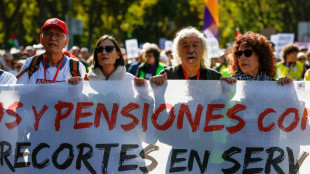 Miles de personas se manifiestan en Madrid para defender las pensiones
