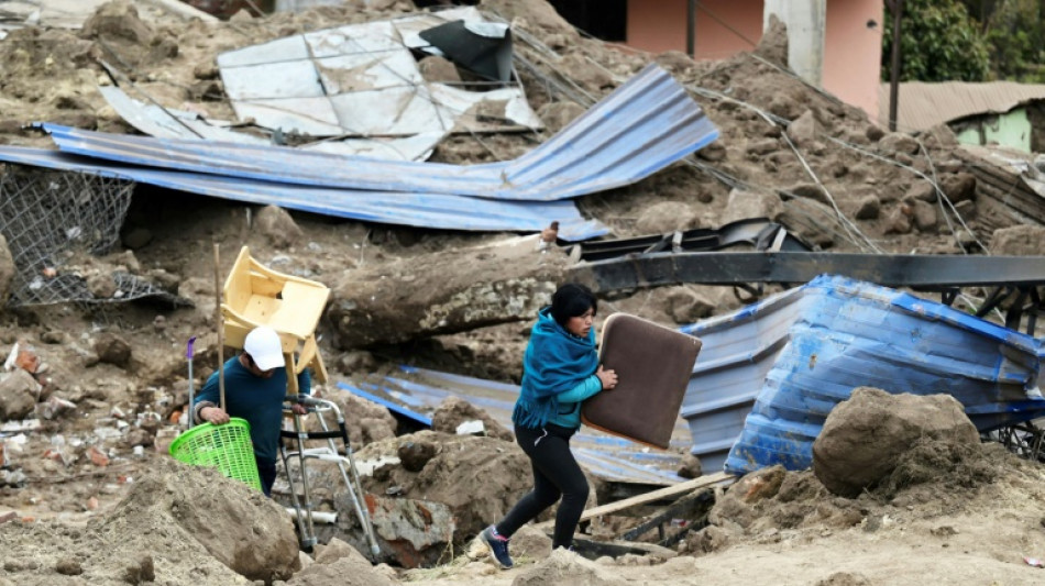 Ecuador eleva a 49 la cifra de muertos por un deslave en el sur del pa&iacute;s