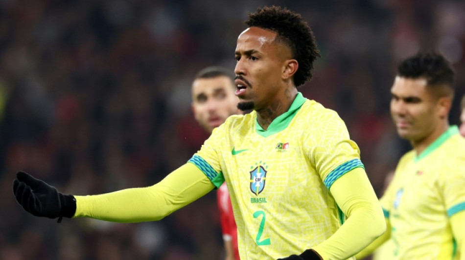 &Eacute;der Milit&atilde;o sofre les&atilde;o muscular na coxa direita