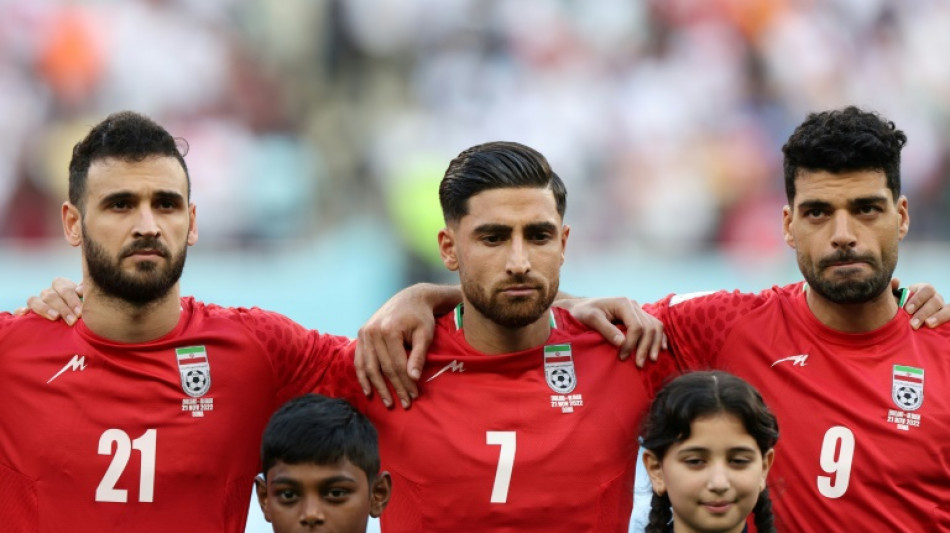 Iranische WM-Fu&szlig;baller schweigen bei der Nationalhymne