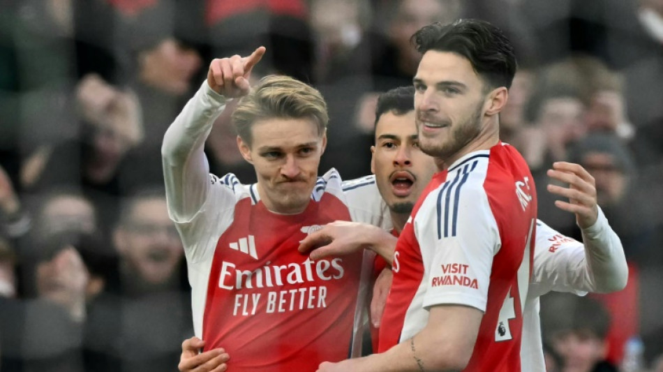 Arsenal post &pound;17.7m loss despite record revenues