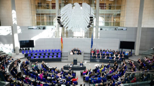 Bundestag debattiert Tankrabatt - Opposition sieht wirkungslose Krisenma&szlig;nahme