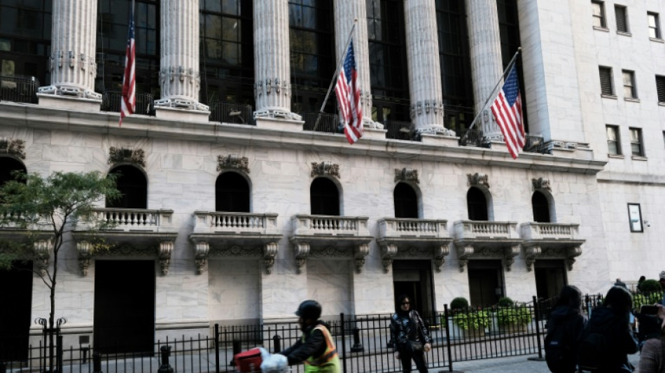 Wall Street en ordre dispers&eacute;, mais r&eacute;siste &agrave; la chute de Meta