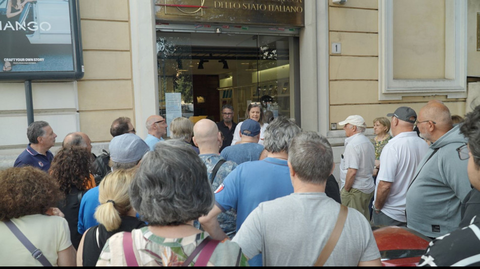 Fila e sold out online per la moneta dedicata a Renato Zero