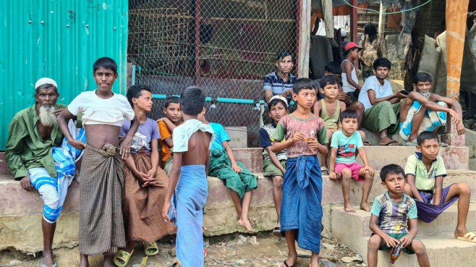 Bangladesh: des Rohingyas emmen&eacute;s de force se battre avec l'arm&eacute;e birmane