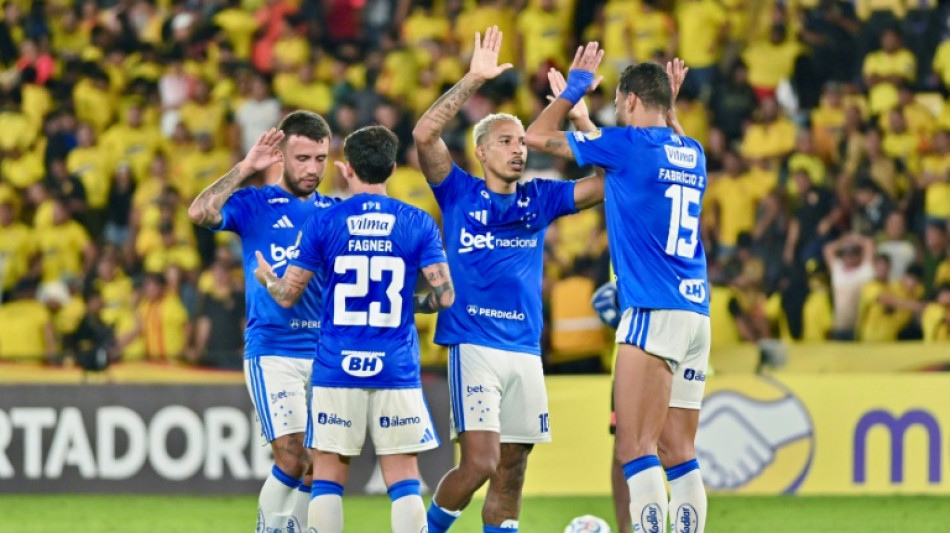 Cruzeiro vence na visita ao Barcelona de Guayaquil (1-0); Flu empata fora com La Guaira